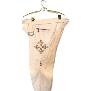 Anisette Cottpn & Spandex Cream White Cargo Designer Women’s Capri Pants